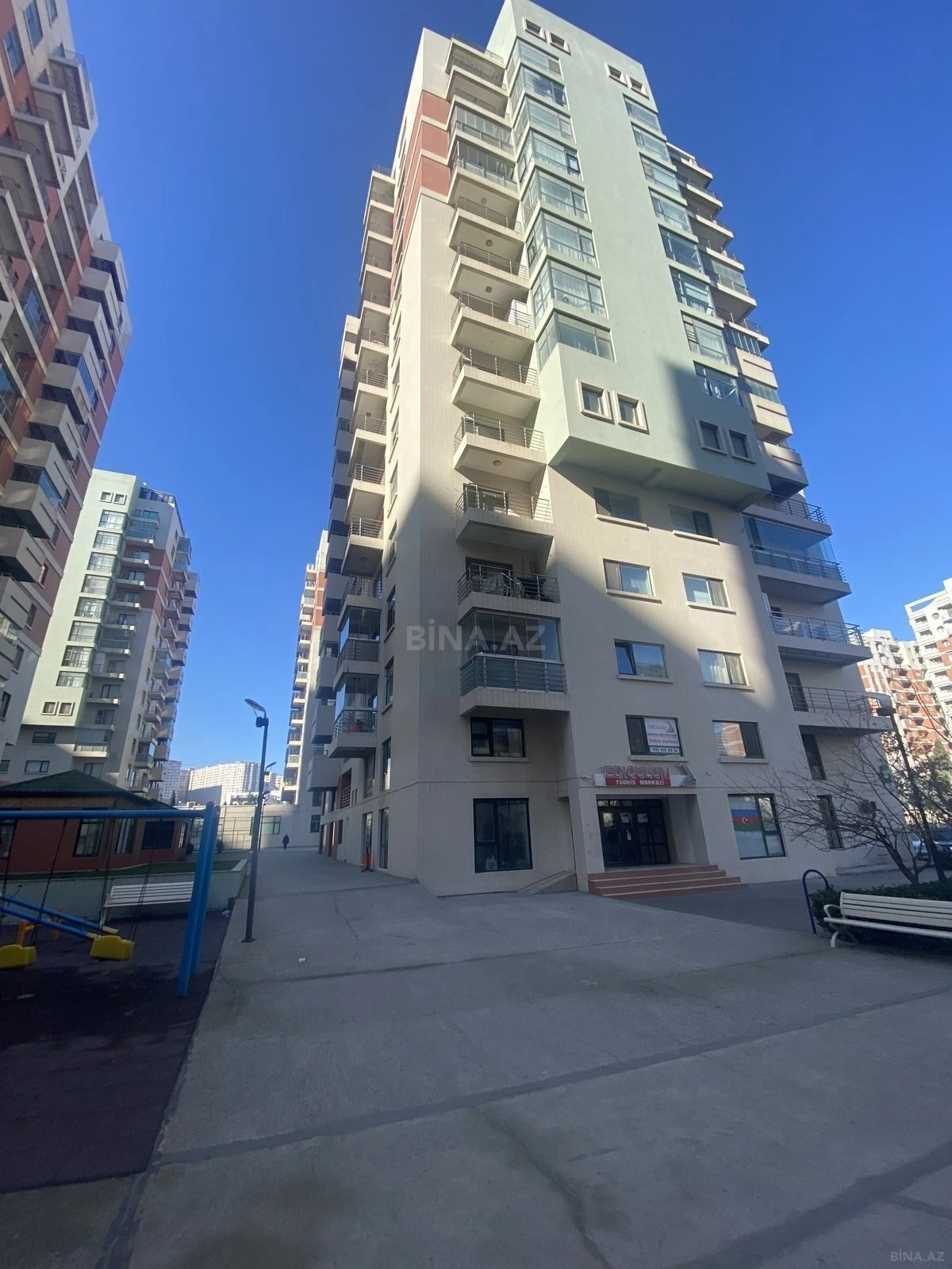 Satılır 4 otaqlı mənzil 160 m²