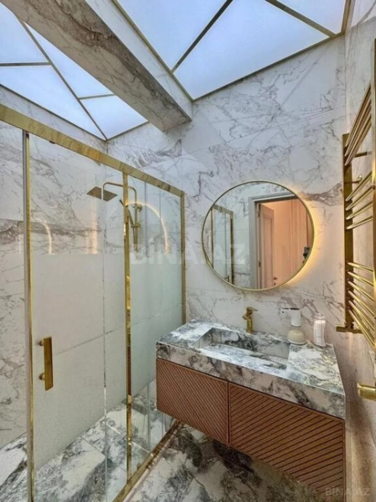 Satılır 3 otaqlı mənzil 126 m²