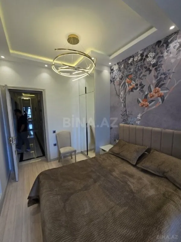 Satılır 3 otaqlı mənzil 126 m²