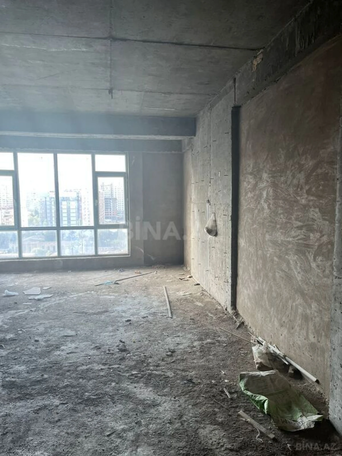 Satılır 4 otaqlı mənzil 148 m²