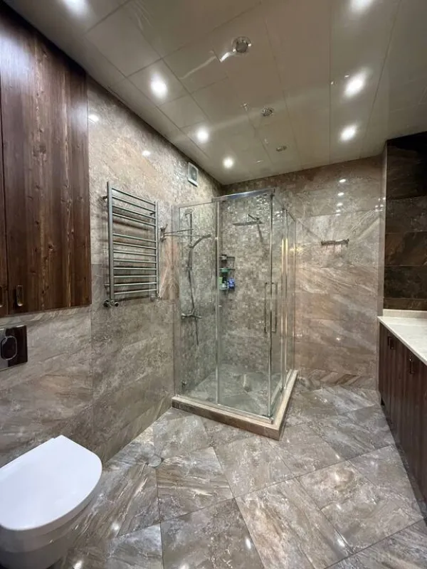 Satılır 4 otaqlı mənzil 174 m²