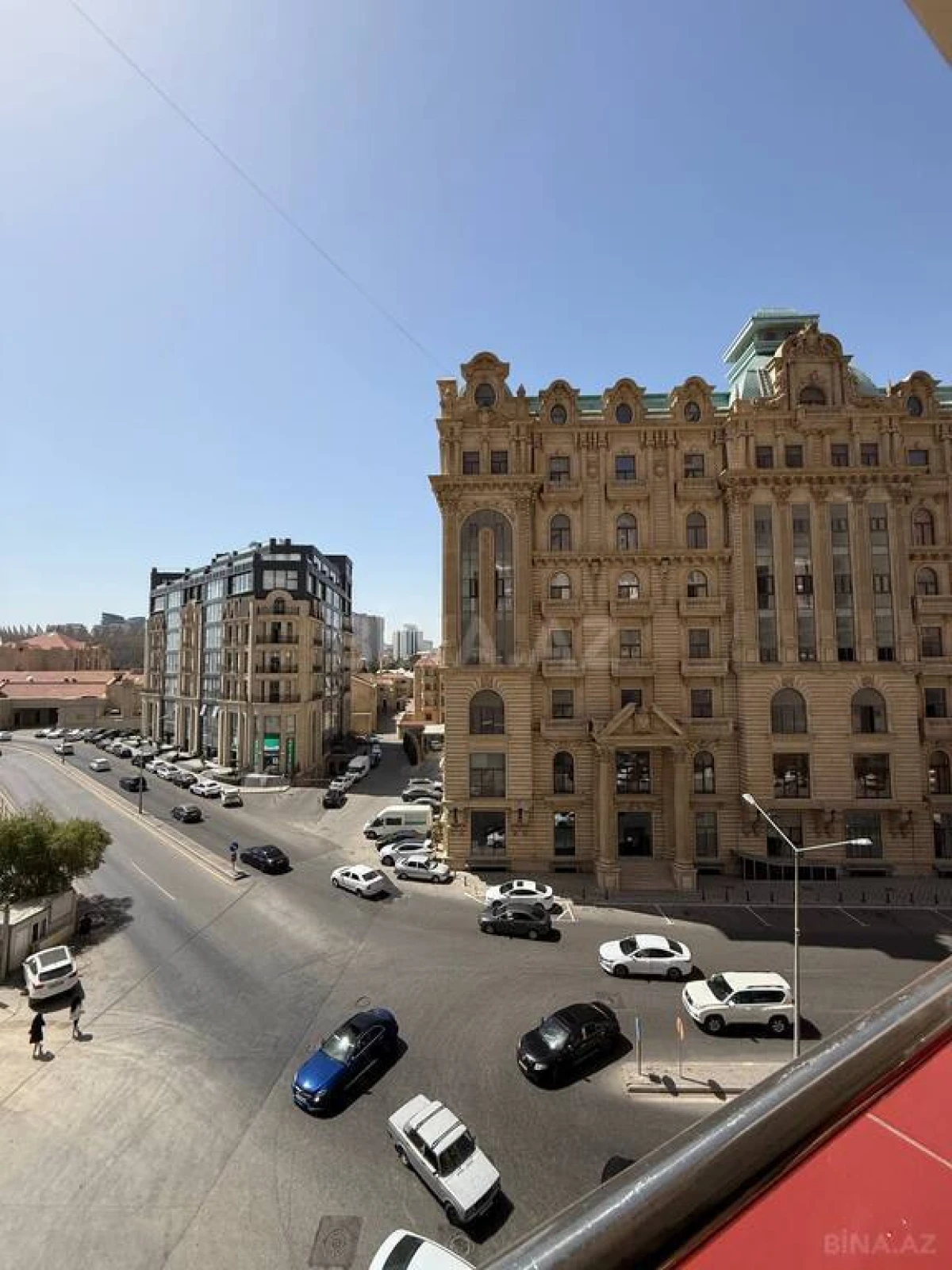 Satılır 4 otaqlı mənzil 174 m²