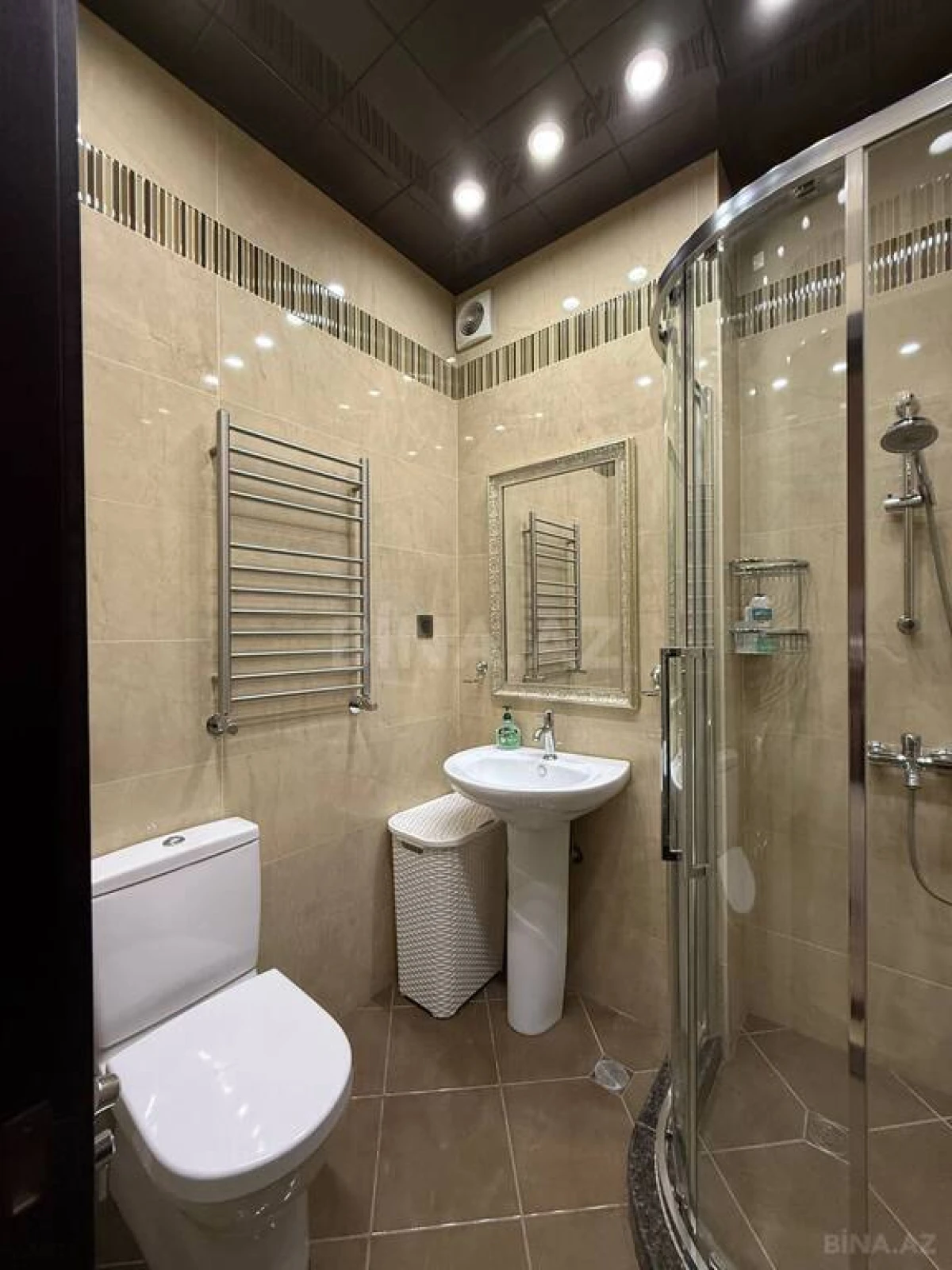 Satılır 4 otaqlı mənzil 174 m²