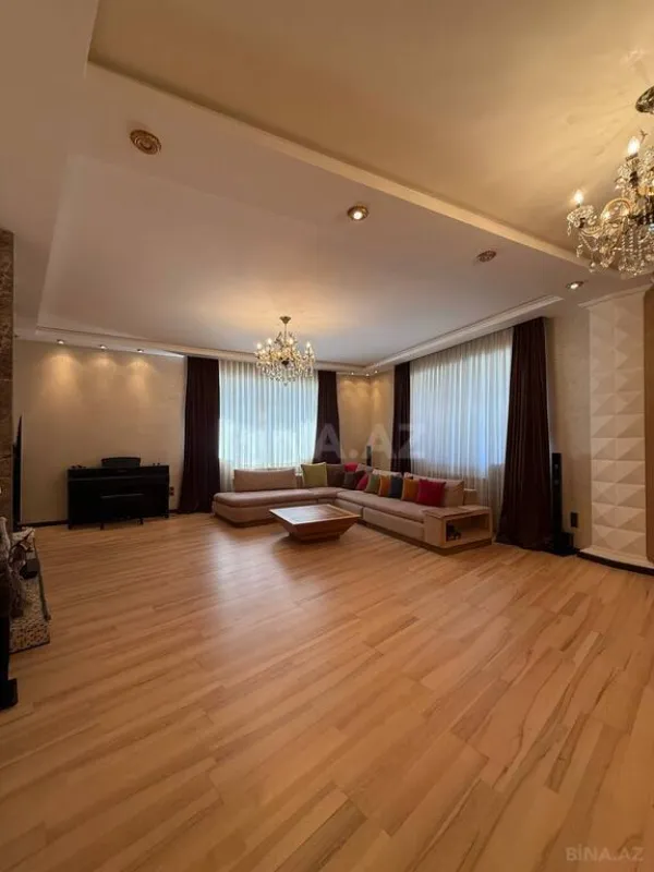Satılır 4 otaqlı mənzil 174 m²