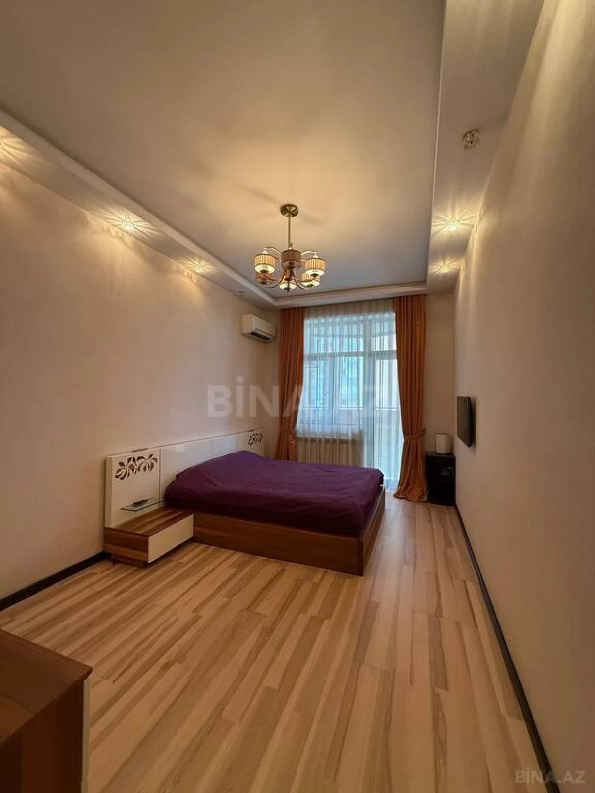 Satılır 4 otaqlı mənzil 174 m²