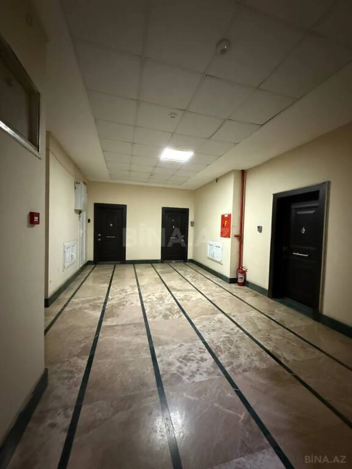 Satılır 4 otaqlı mənzil 174 m²