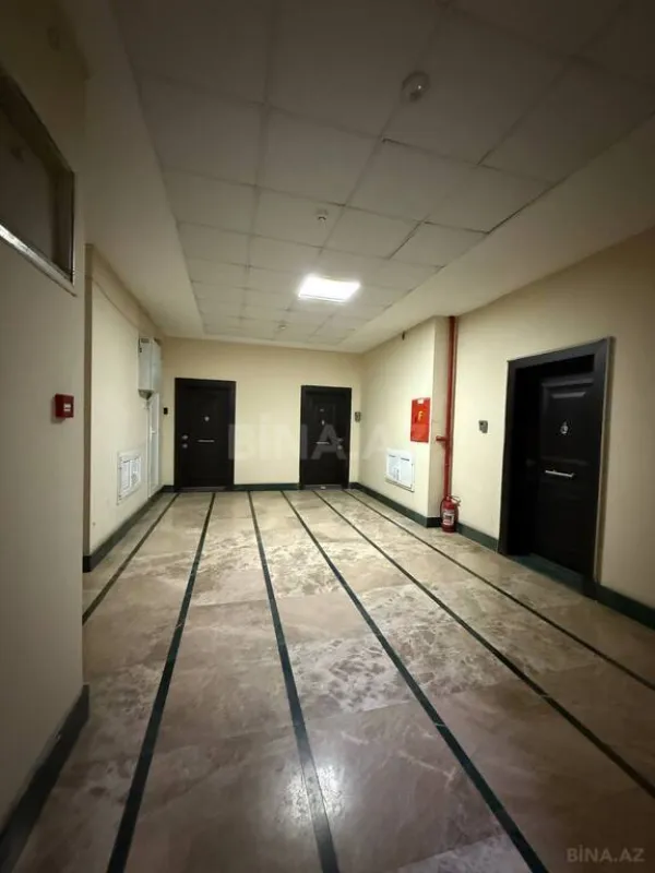 Satılır 4 otaqlı mənzil 174 m²