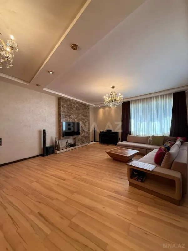 Satılır 4 otaqlı mənzil 174 m²