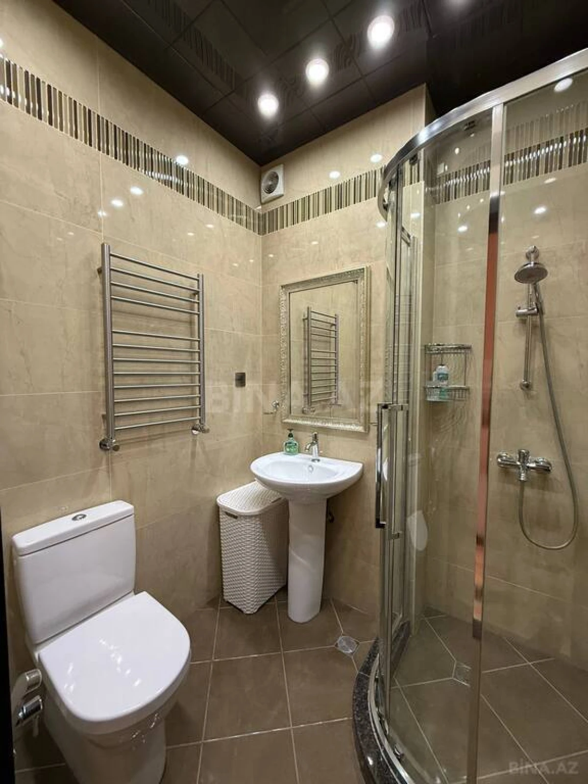 Satılır 4 otaqlı mənzil 174 m²