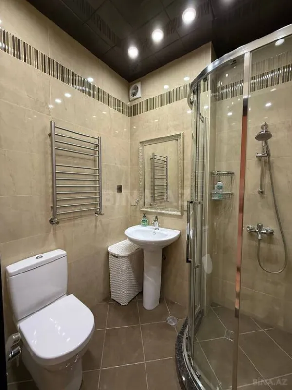 Satılır 4 otaqlı mənzil 174 m²