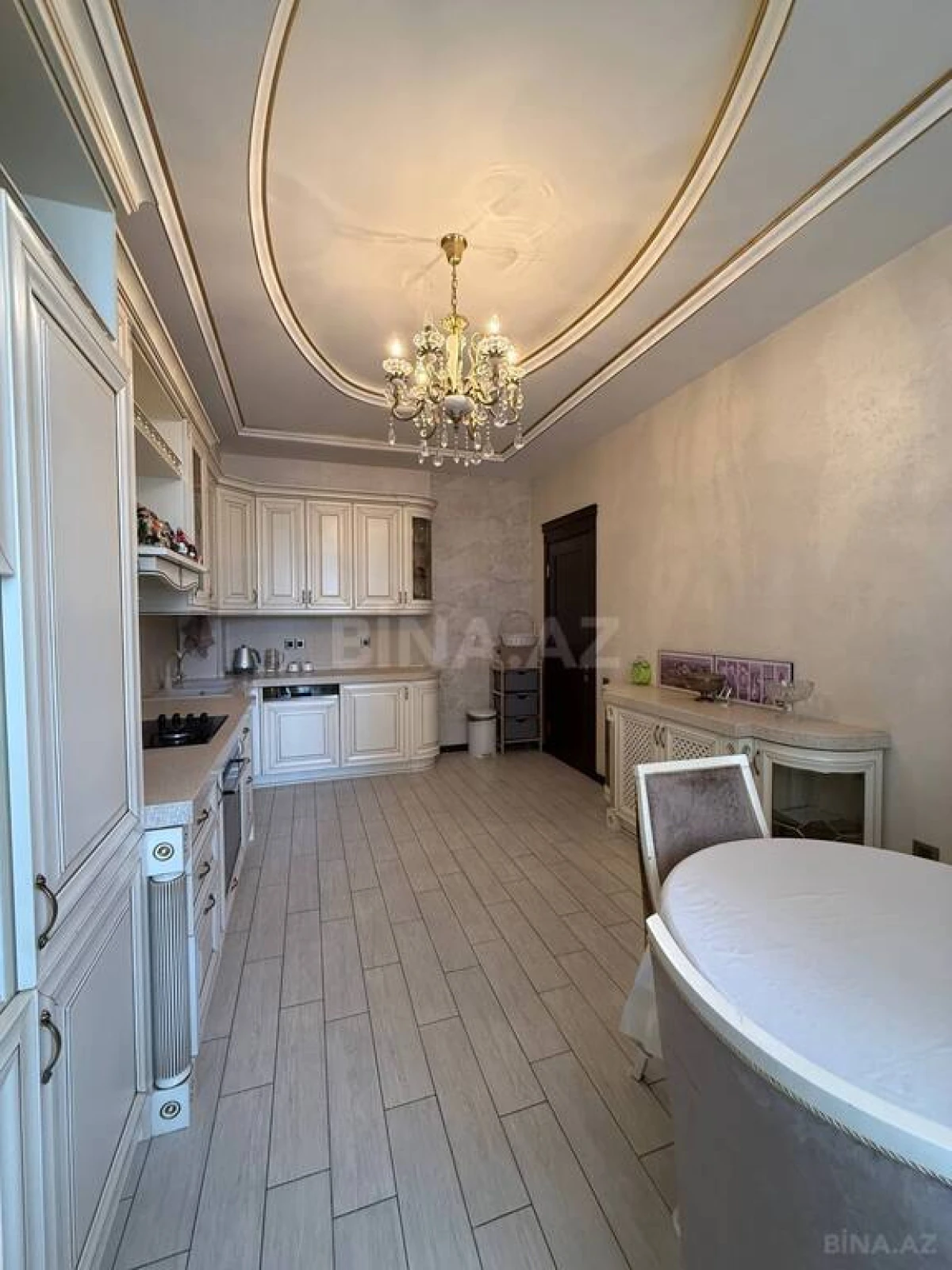 Satılır 4 otaqlı mənzil 174 m²