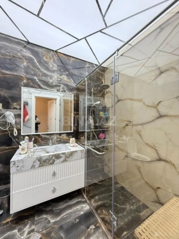 Satılır 3 otaqlı mənzil 125 m²