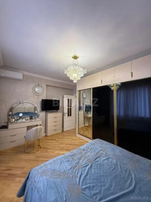 Satılır 3 otaqlı mənzil 125 m²