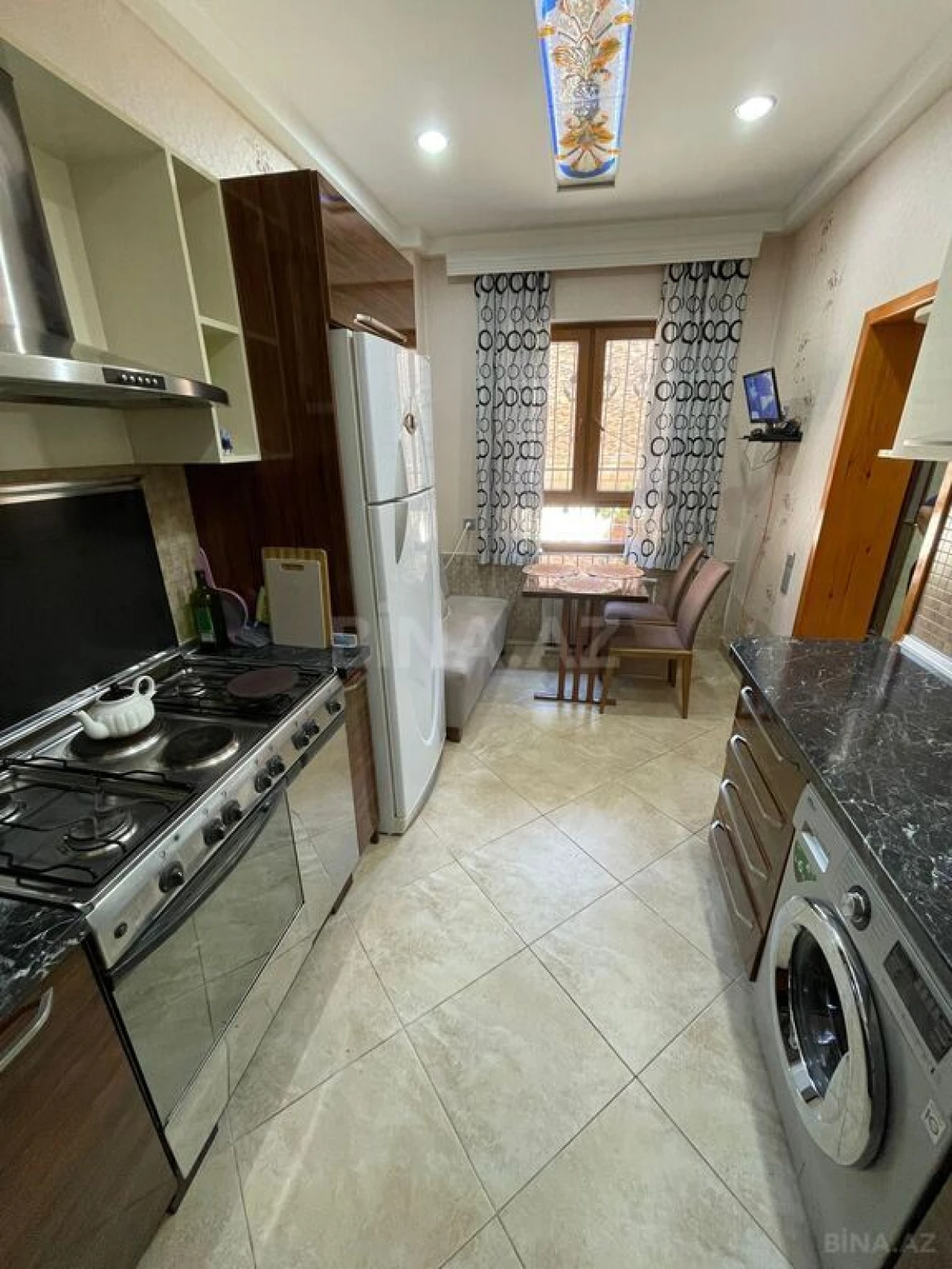 Satılır 6 otaqlı həyət evi 250 m²