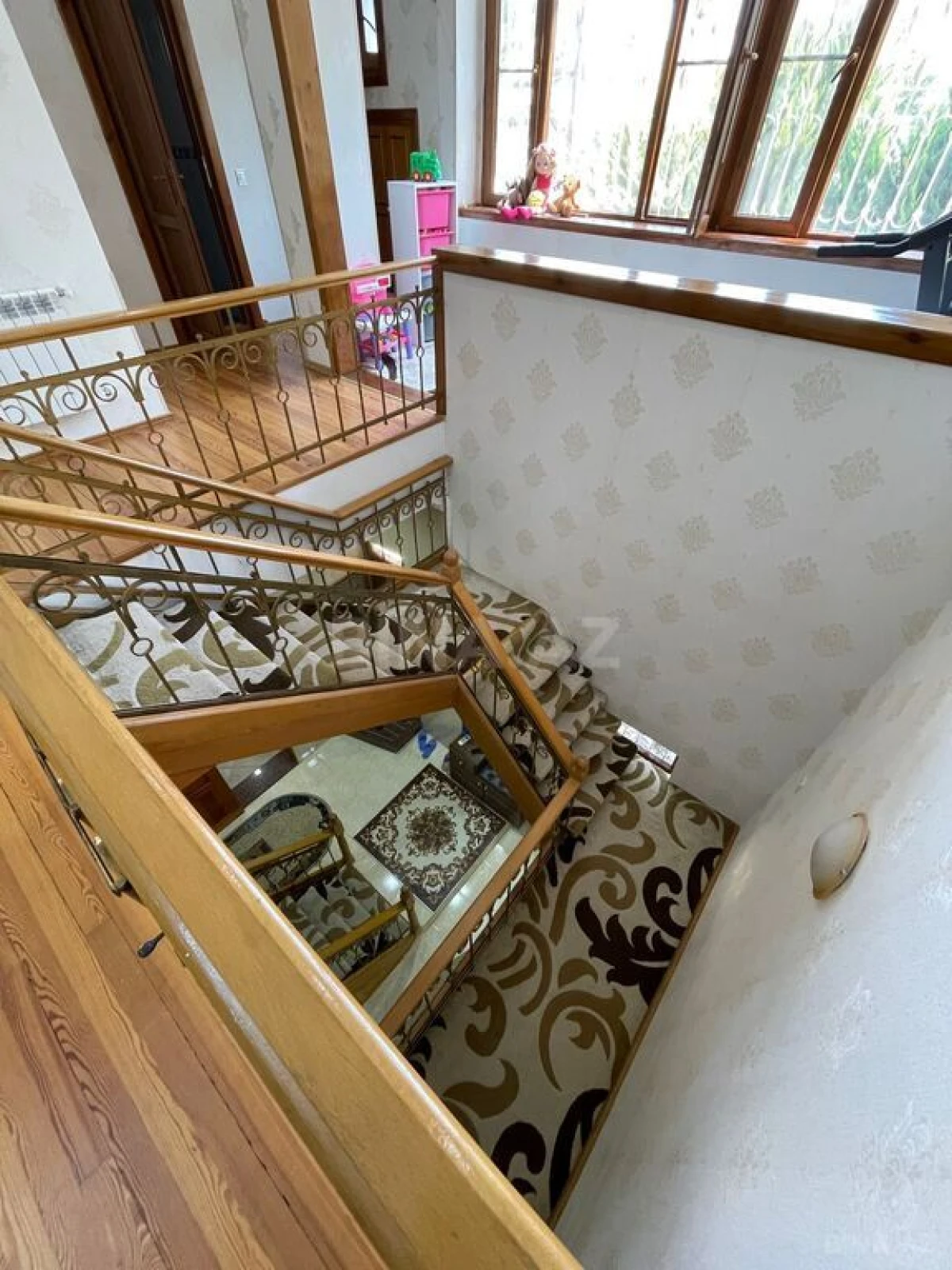 Satılır 6 otaqlı həyət evi 250 m²