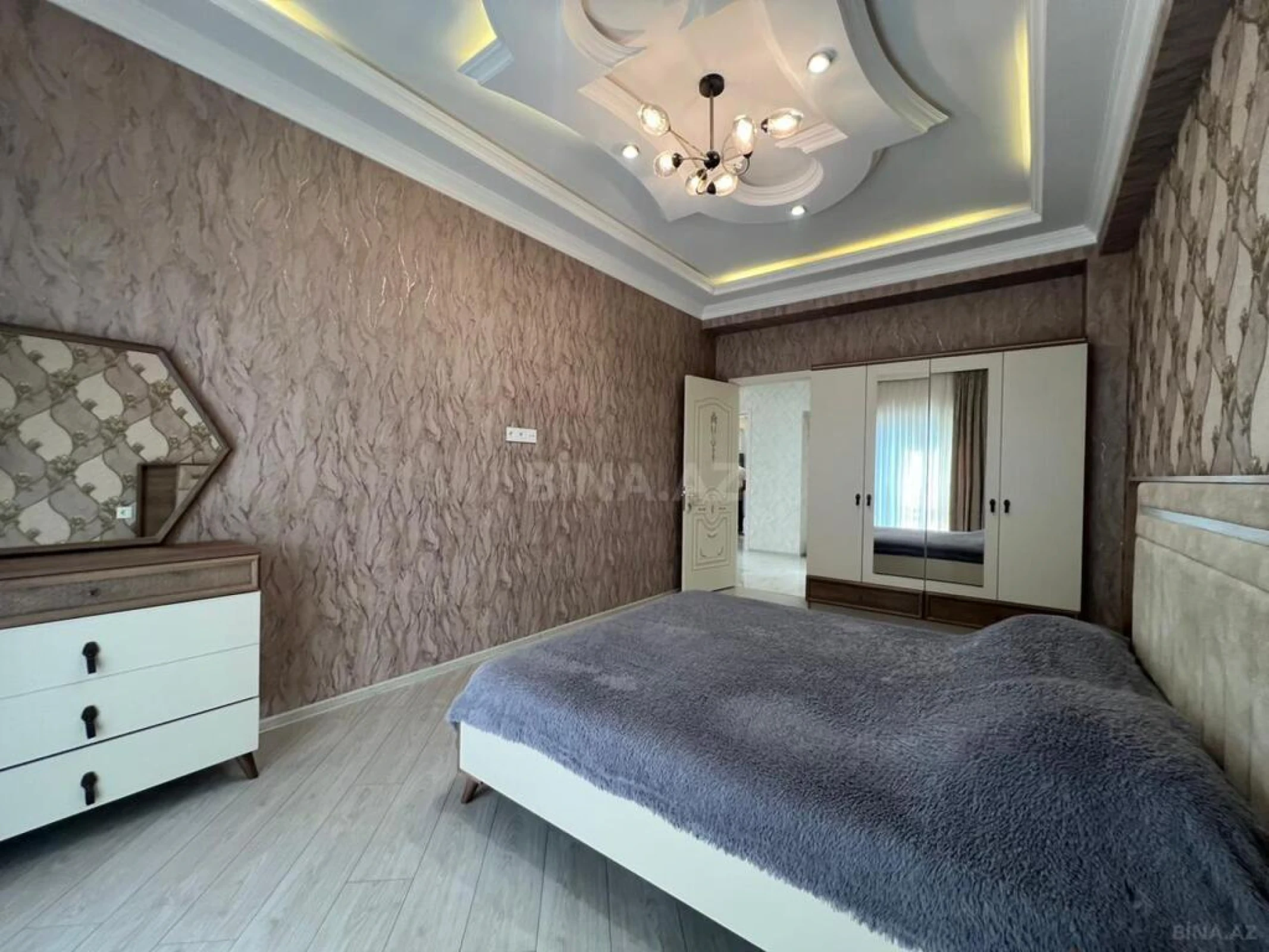 Kirayə verilir 2 otaqlı mənzil 90 m²