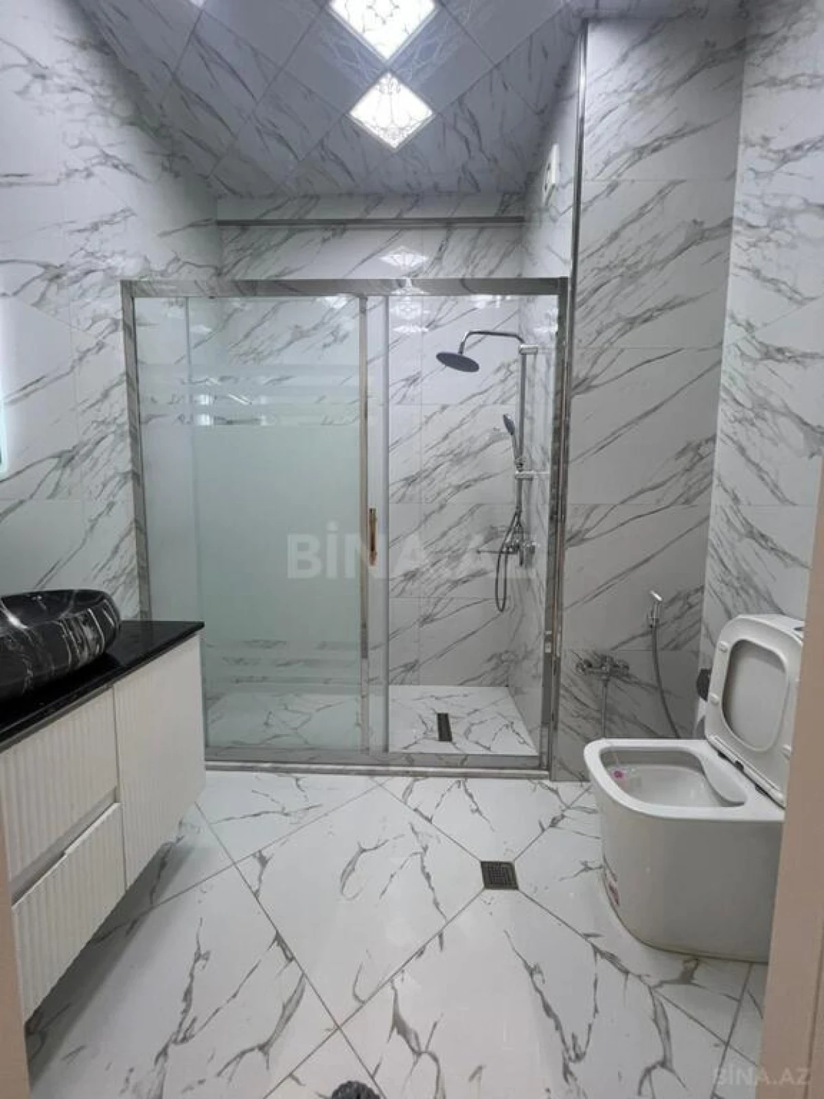 Kirayə verilir 2 otaqlı mənzil 90 m²