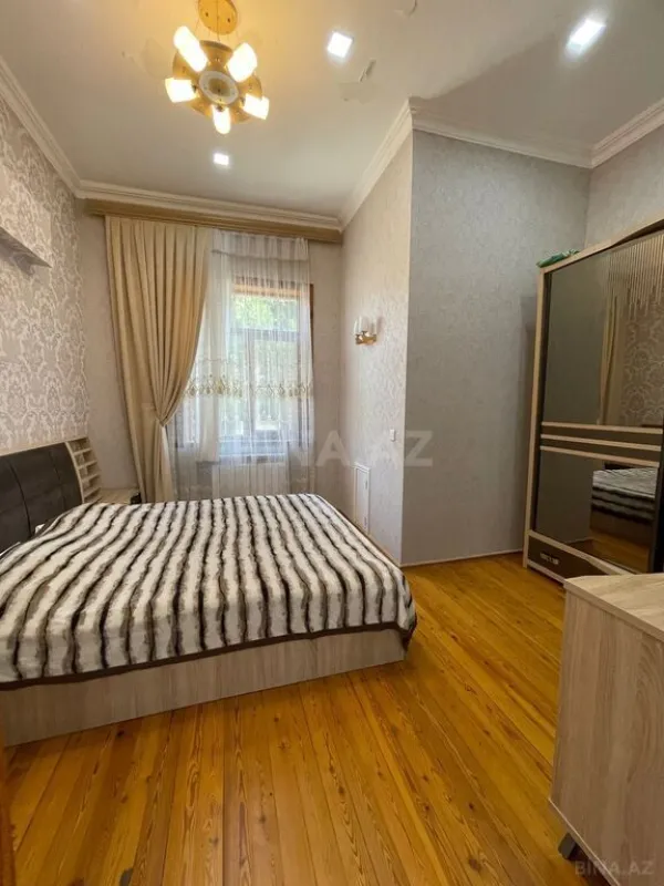 Satılır 6 otaqlı həyət evi 250 m²