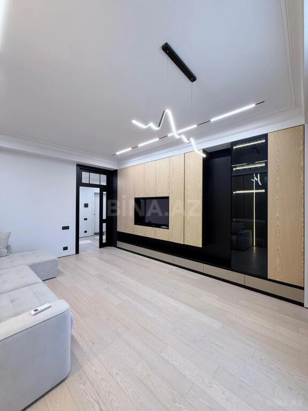 Satılır 2 otaqlı mənzil 93 m²