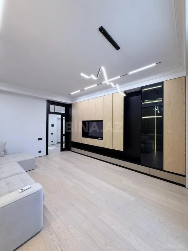 Satılır 2 otaqlı mənzil 93 m²