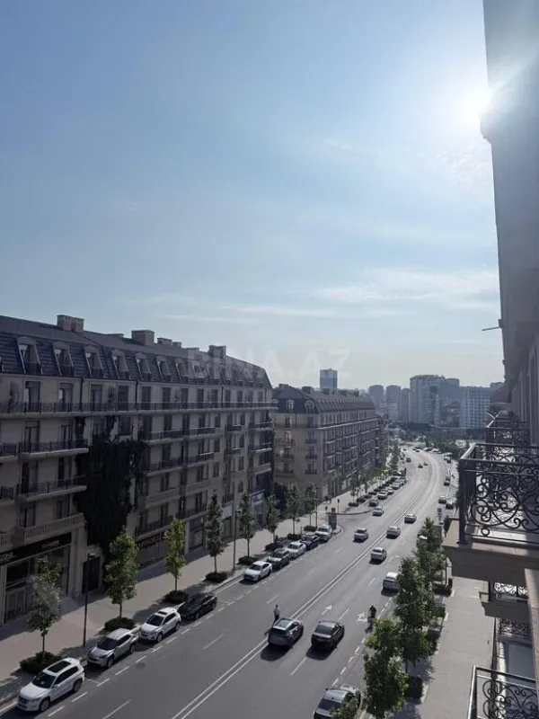 Satılır 2 otaqlı mənzil 93 m²