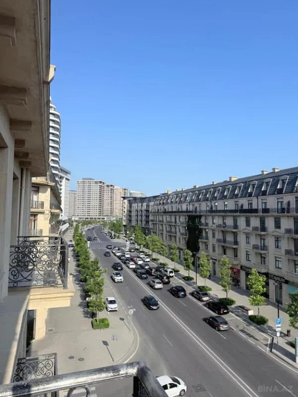 Satılır 2 otaqlı mənzil 93 m²