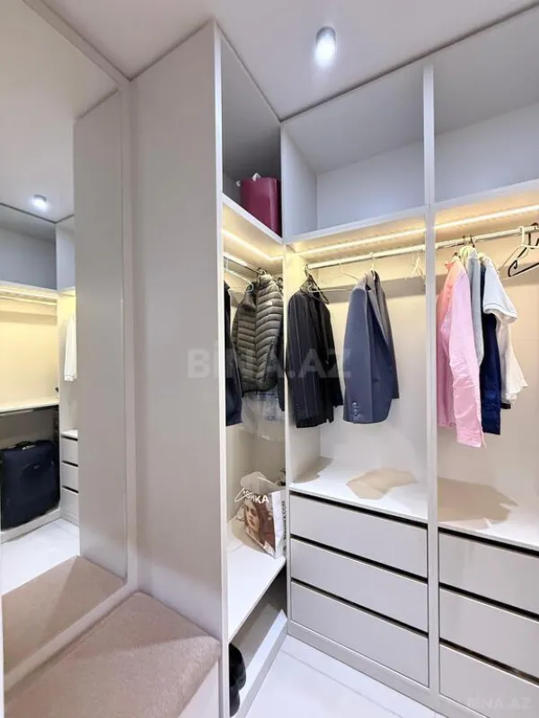 Satılır 2 otaqlı mənzil 93 m²