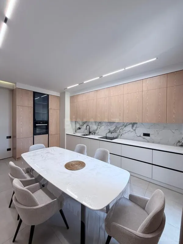 Satılır 2 otaqlı mənzil 93 m²