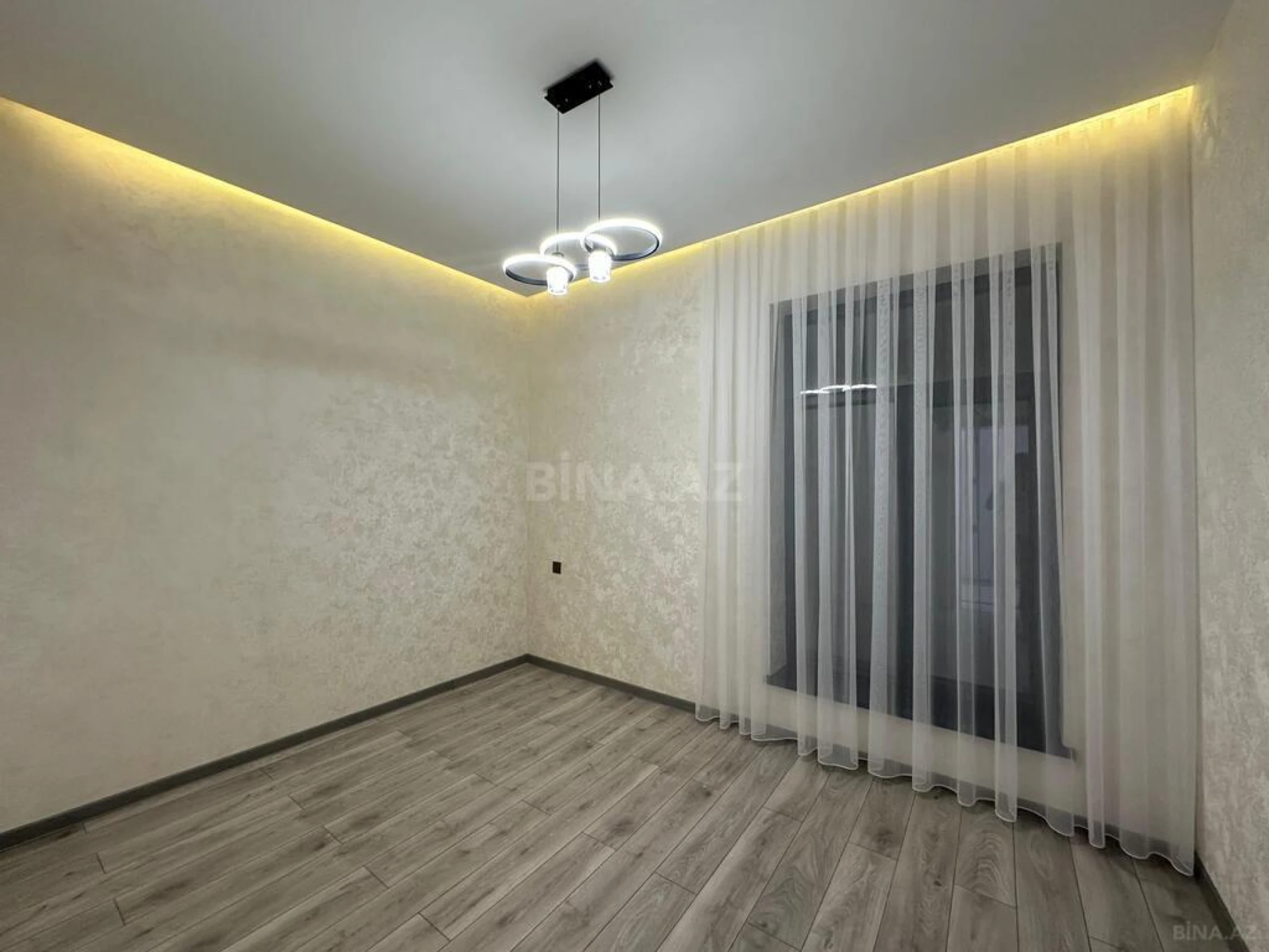 Satılır 4 otaqlı həyət evi 200 m²