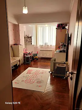 Satılır 6 otaqlı mənzil 210 m²