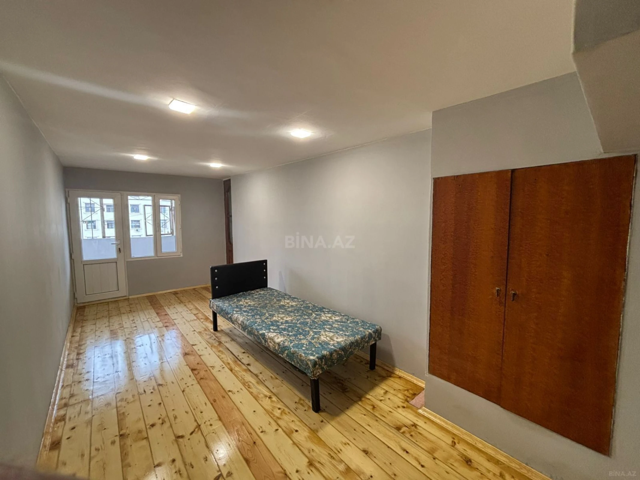 Satılır 6 otaqlı mənzil 210 m²