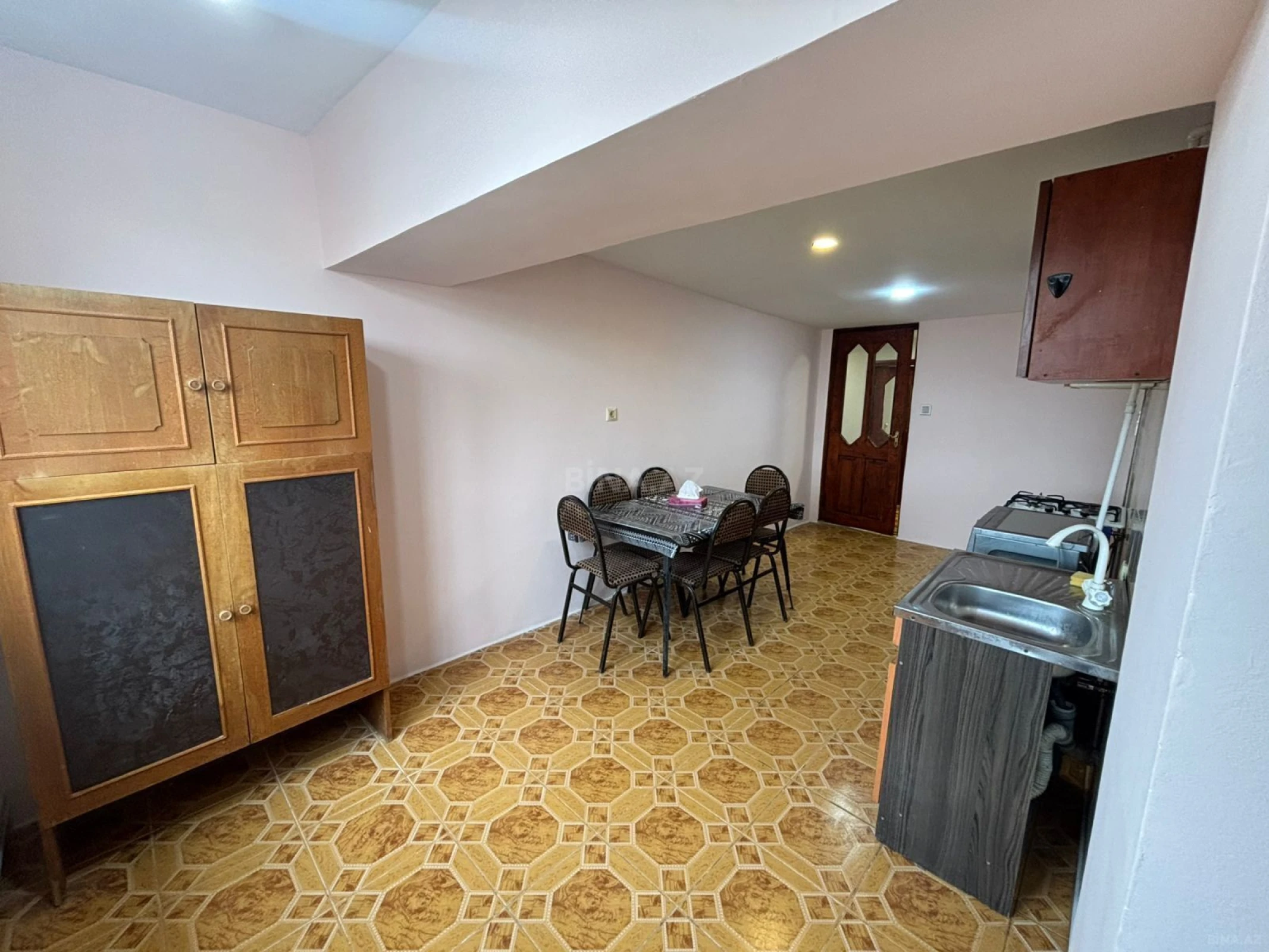 Satılır 6 otaqlı mənzil 210 m²