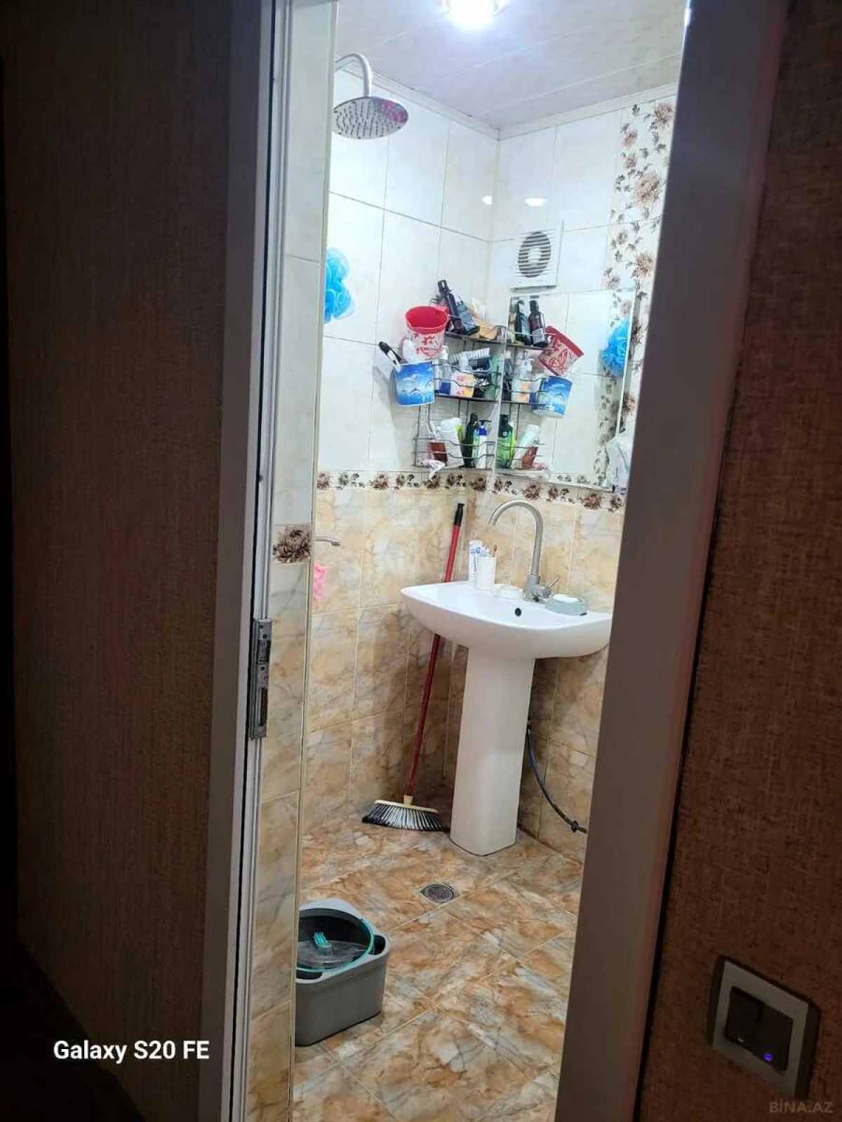 Satılır 6 otaqlı mənzil 210 m²