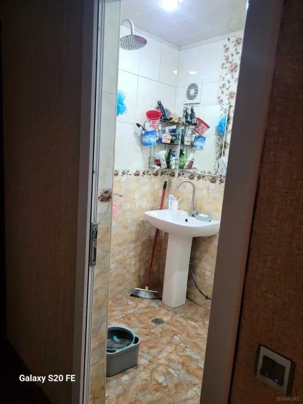 Satılır 6 otaqlı mənzil 210 m²