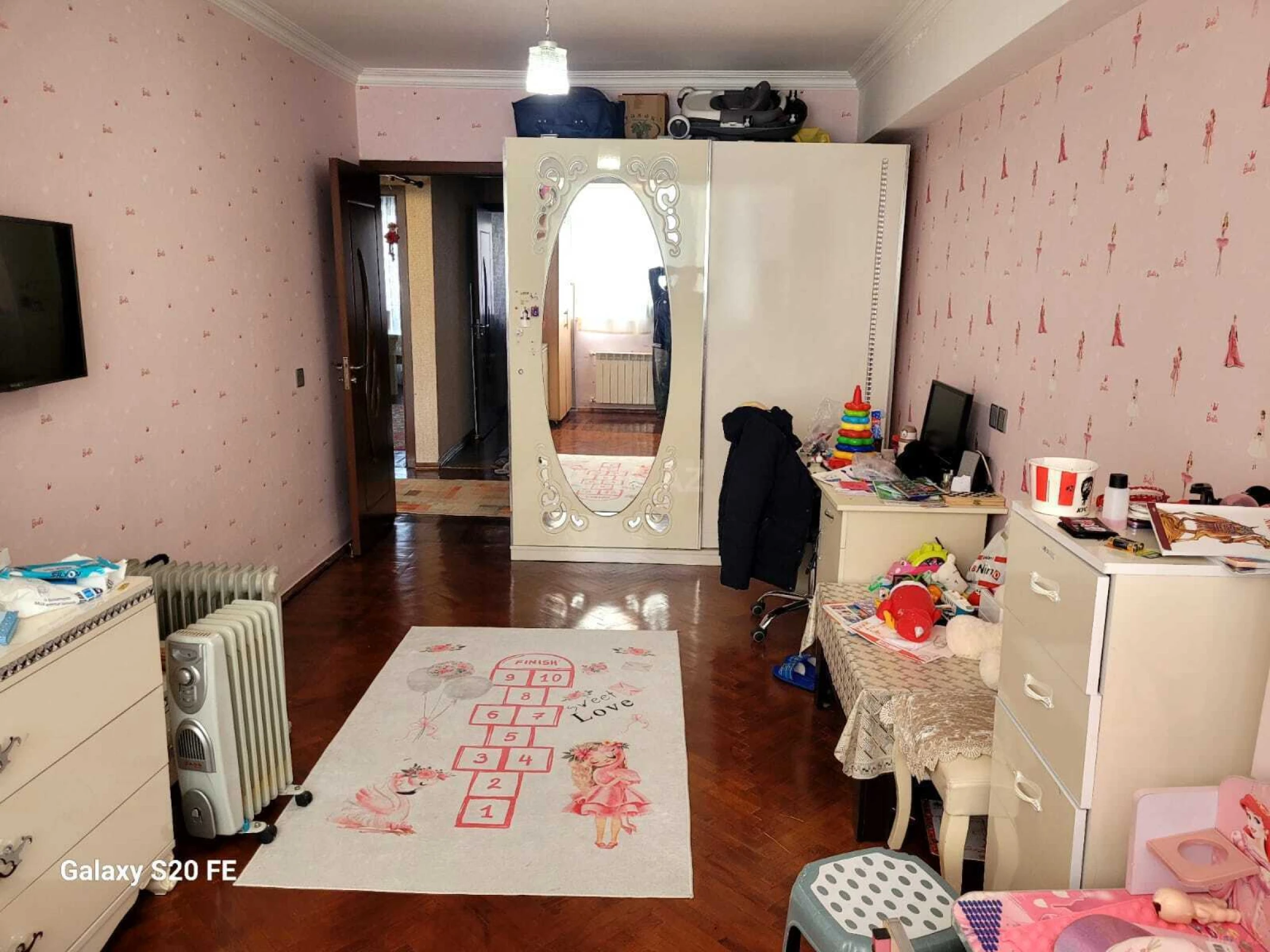 Satılır 6 otaqlı mənzil 210 m²