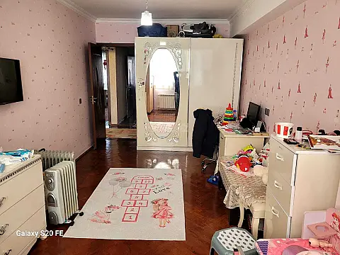 Satılır 6 otaqlı mənzil 210 m²