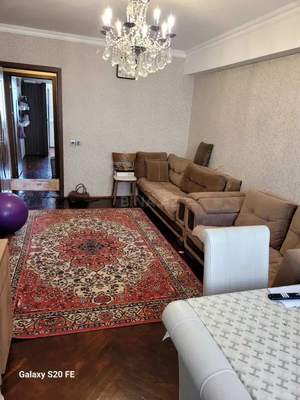 Satılır 6 otaqlı mənzil 210 m²