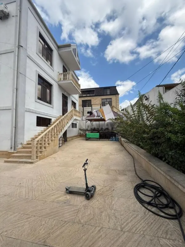 Satılır 6 otaqlı həyət evi 315 m²