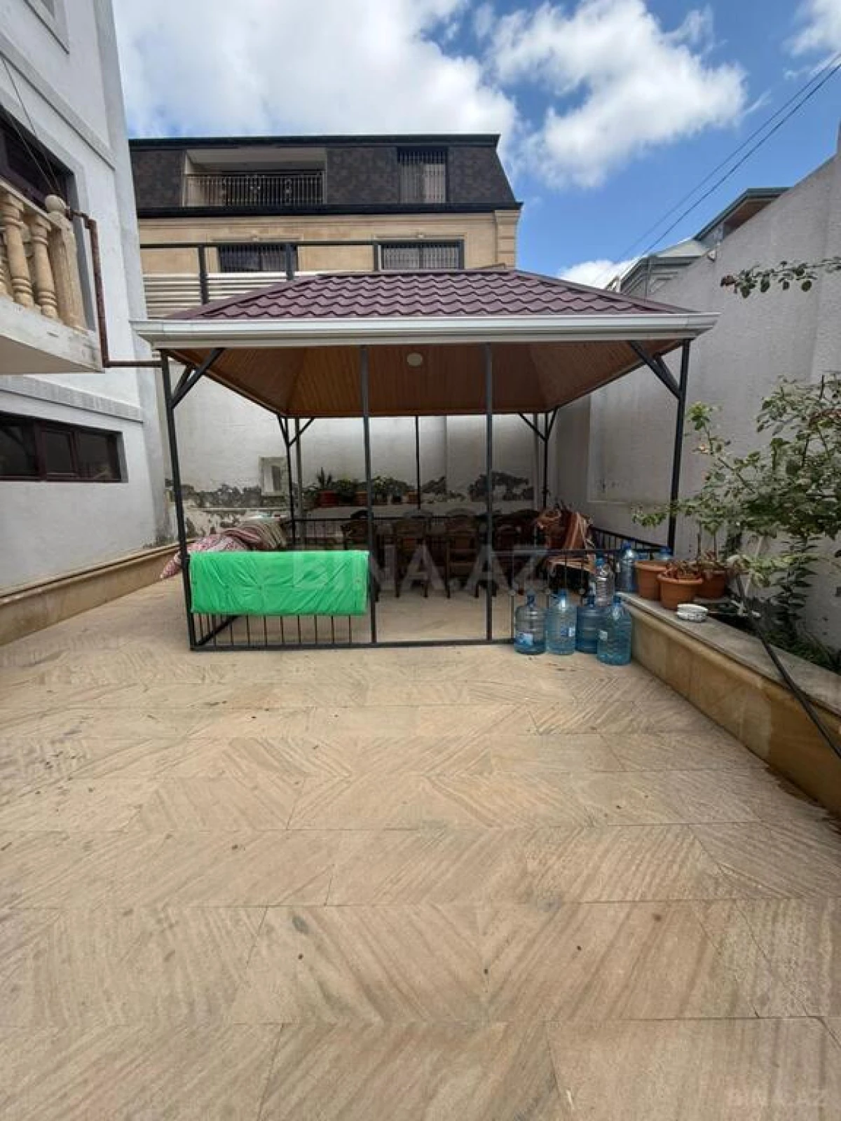 Satılır 6 otaqlı həyət evi 315 m²