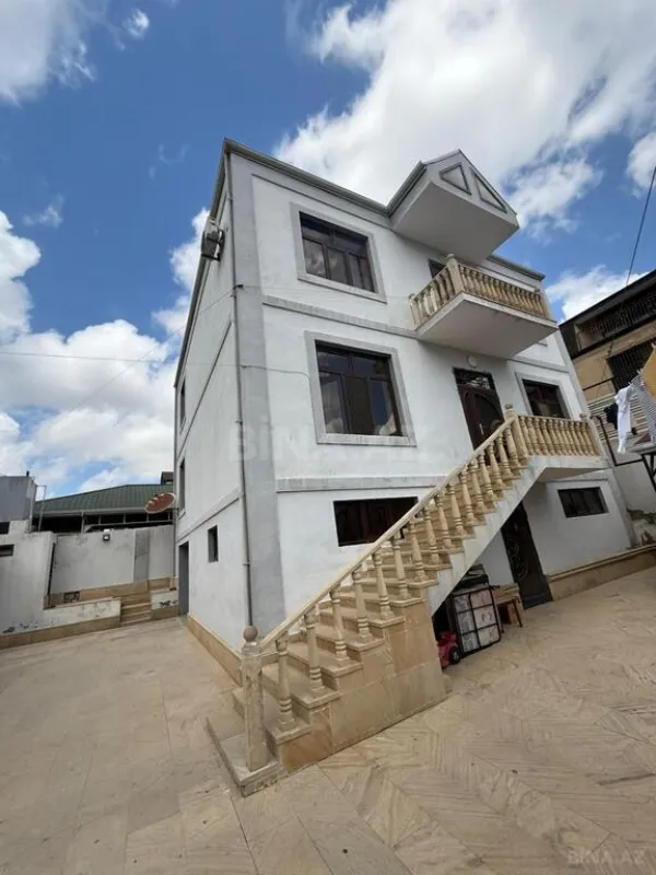 Satılır 6 otaqlı həyət evi 315 m²