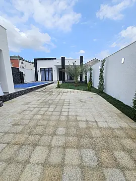 Satılır 4 otaqlı həyət evi 140 m²