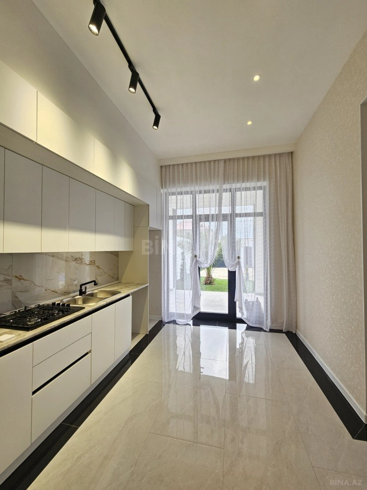Satılır 4 otaqlı həyət evi 140 m²