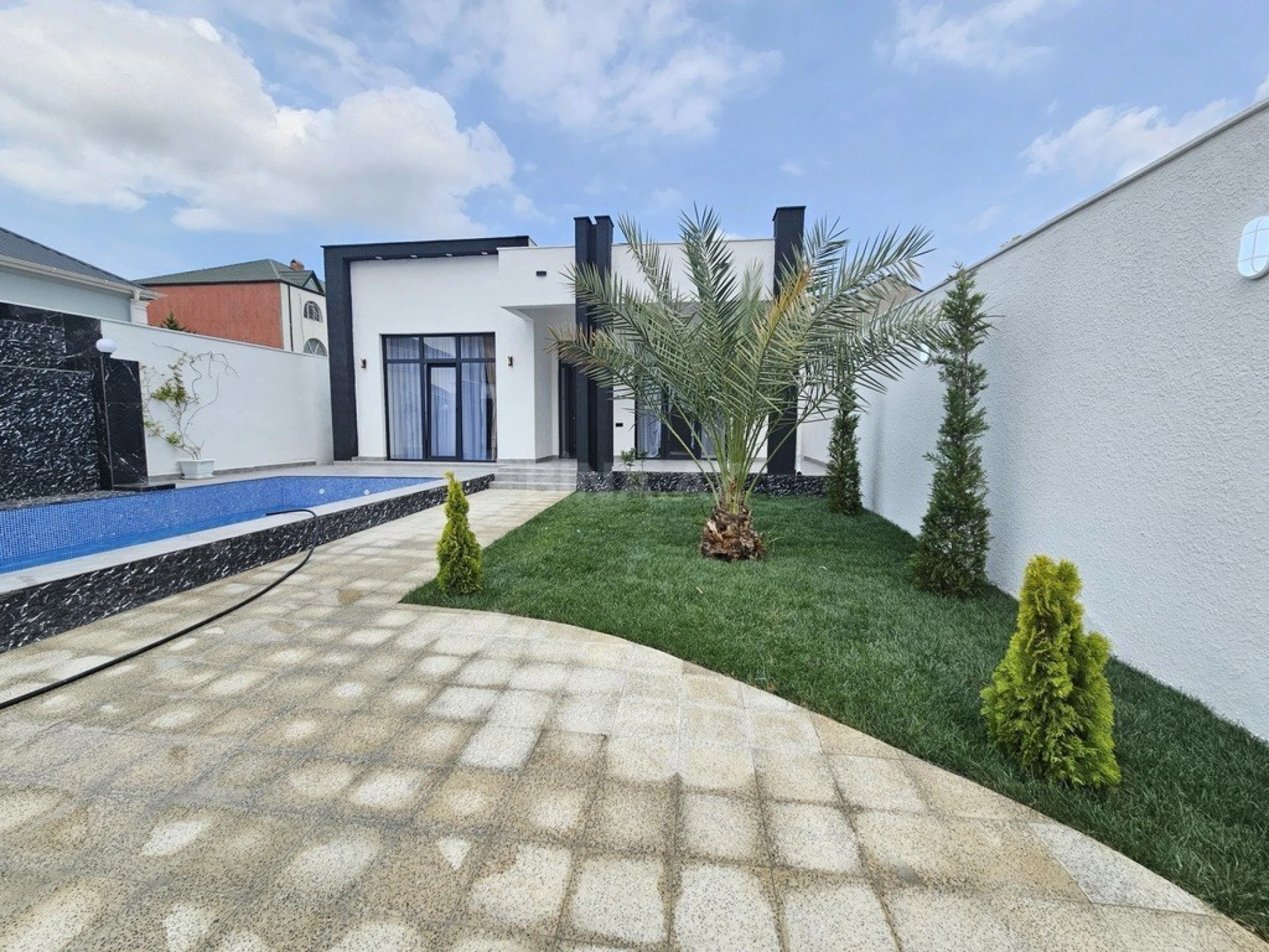 Satılır 4 otaqlı həyət evi 140 m²