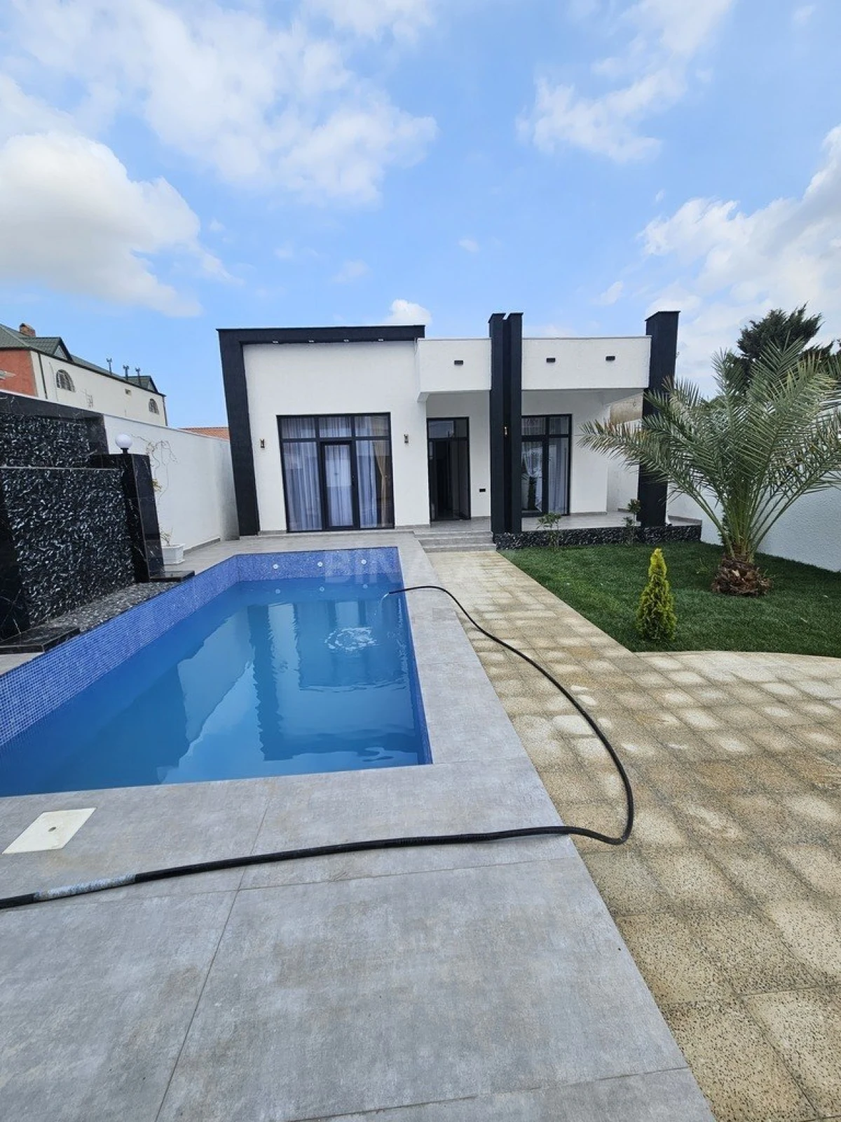 Satılır 4 otaqlı həyət evi 140 m²