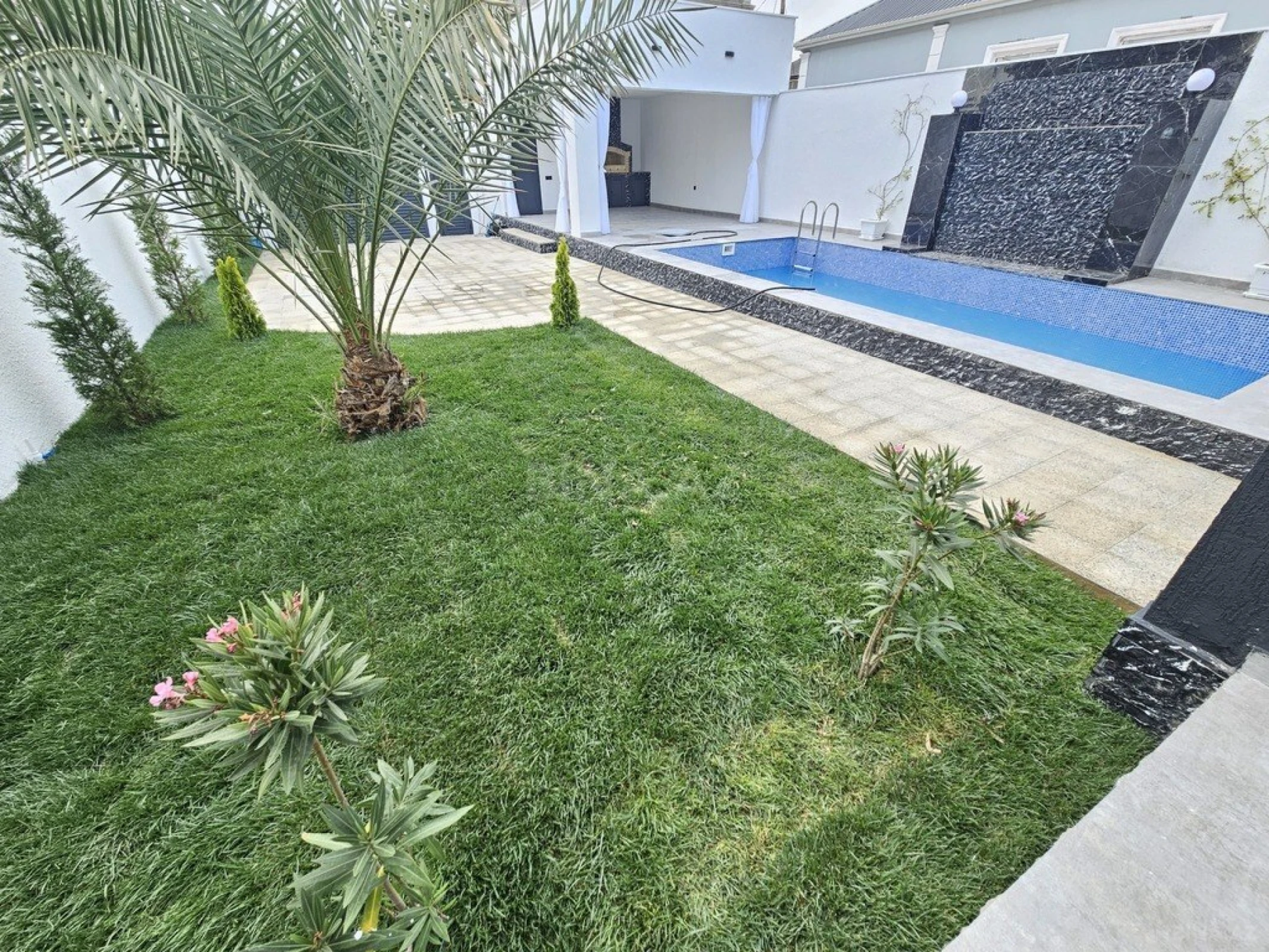 Satılır 4 otaqlı həyət evi 140 m²