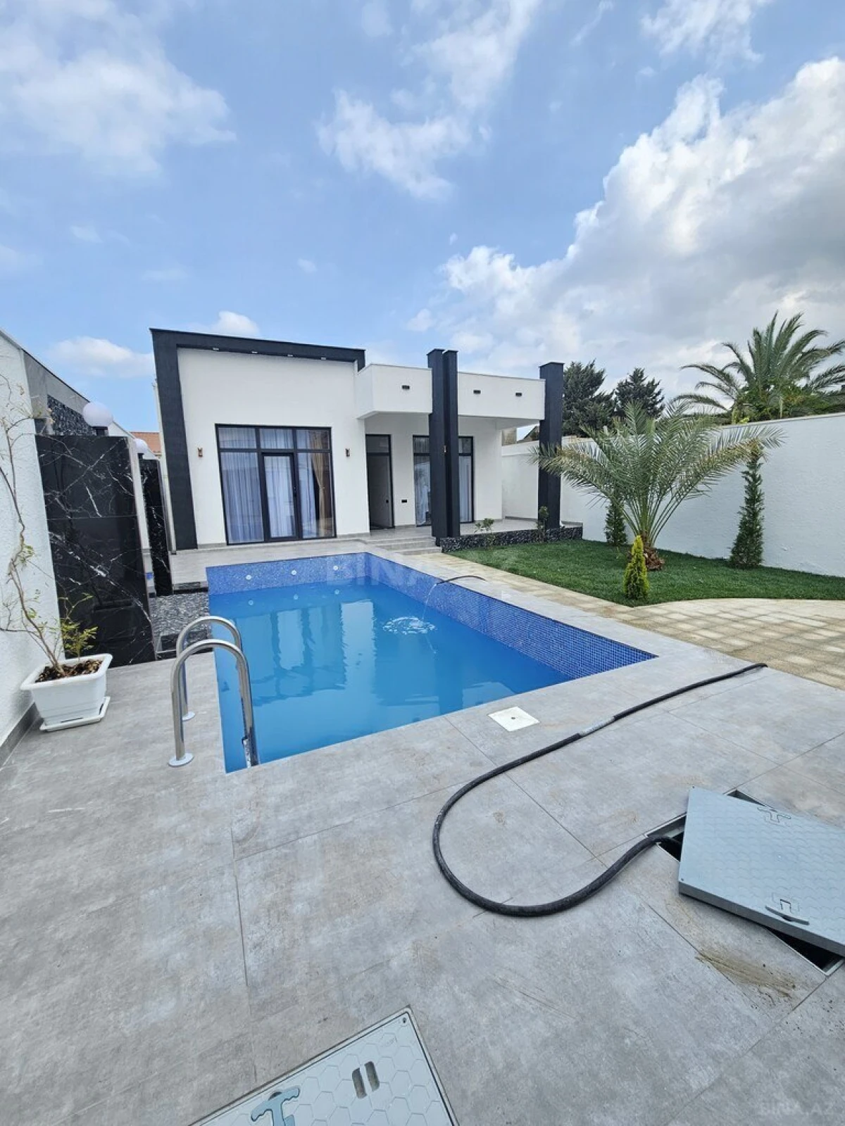 Satılır 4 otaqlı həyət evi 140 m²