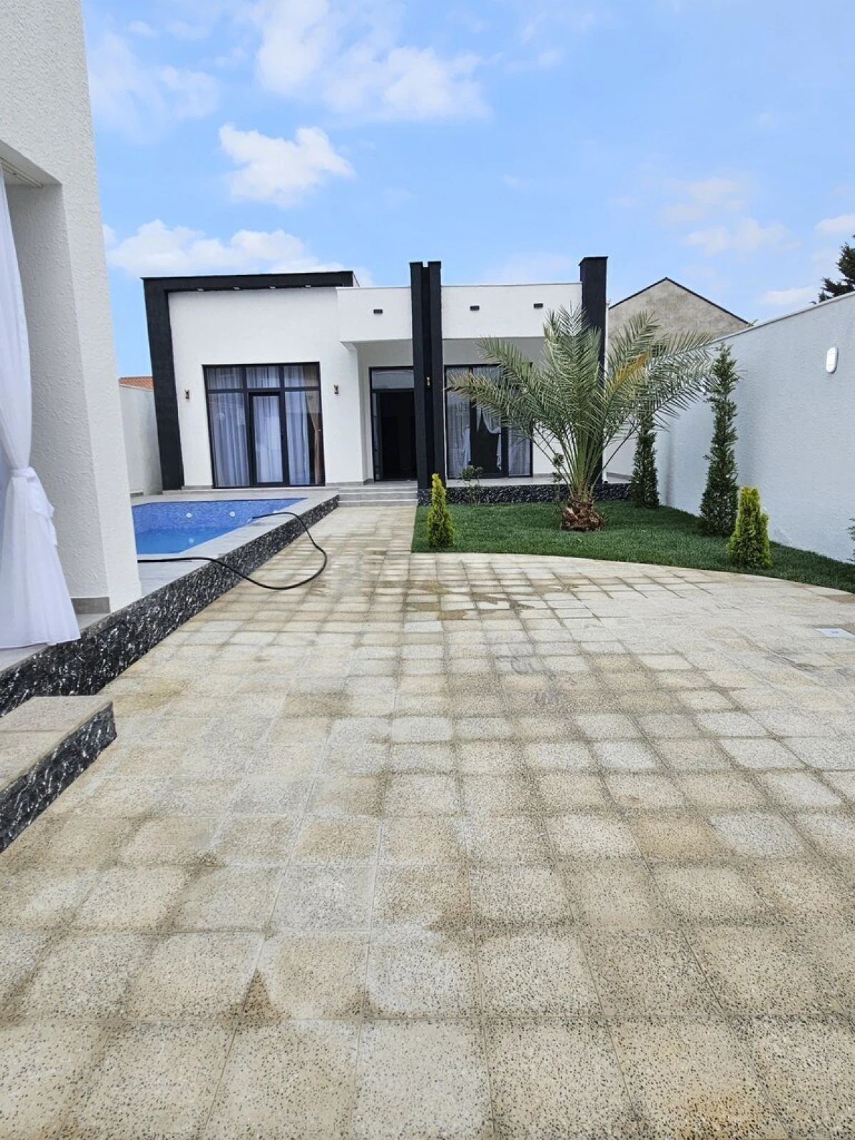 Satılır 4 otaqlı həyət evi 140 m²