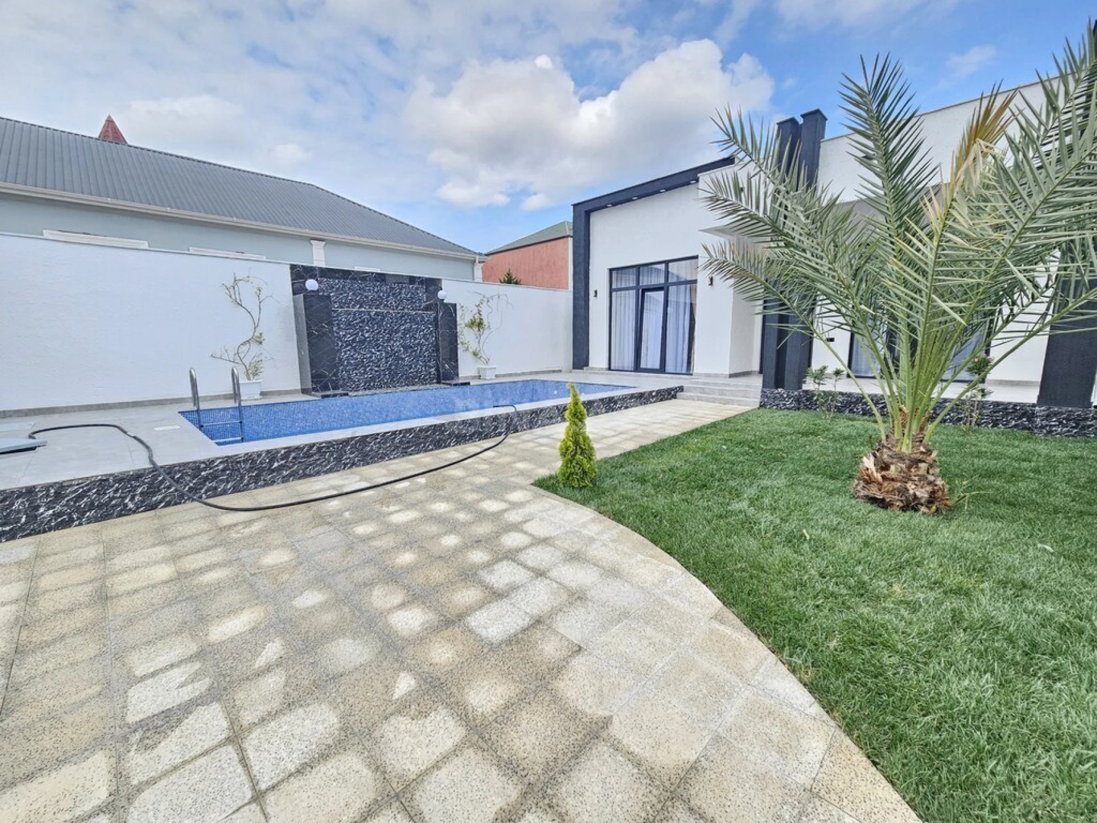 Satılır 4 otaqlı həyət evi 140 m²