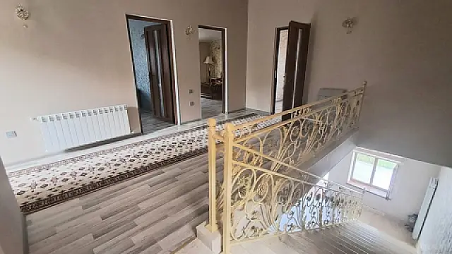 Satılır 4 otaqlı həyət evi 200 m²