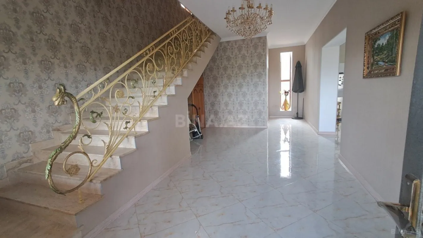 Satılır 4 otaqlı həyət evi 200 m²